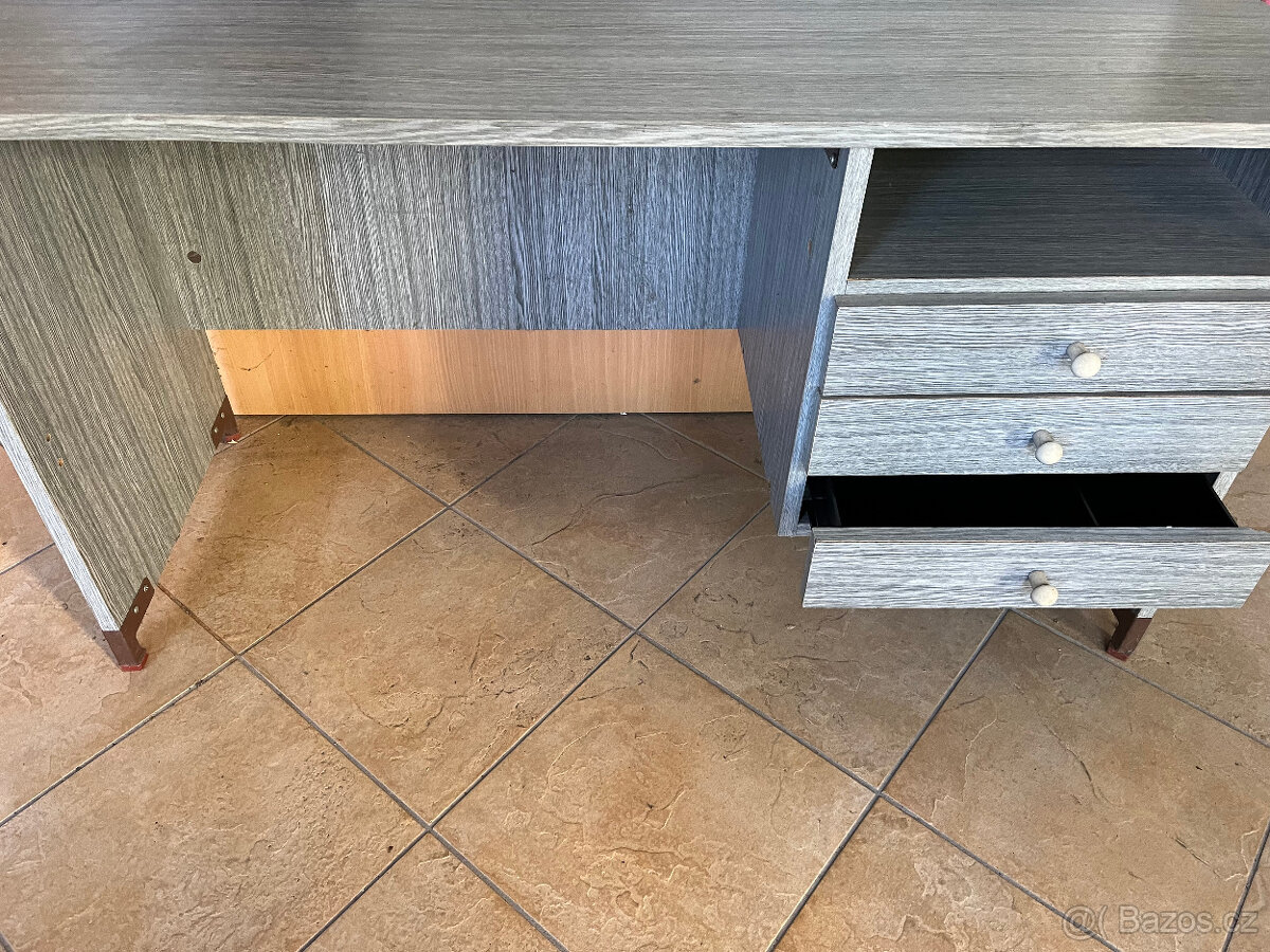 Dětský psací stůl - 2