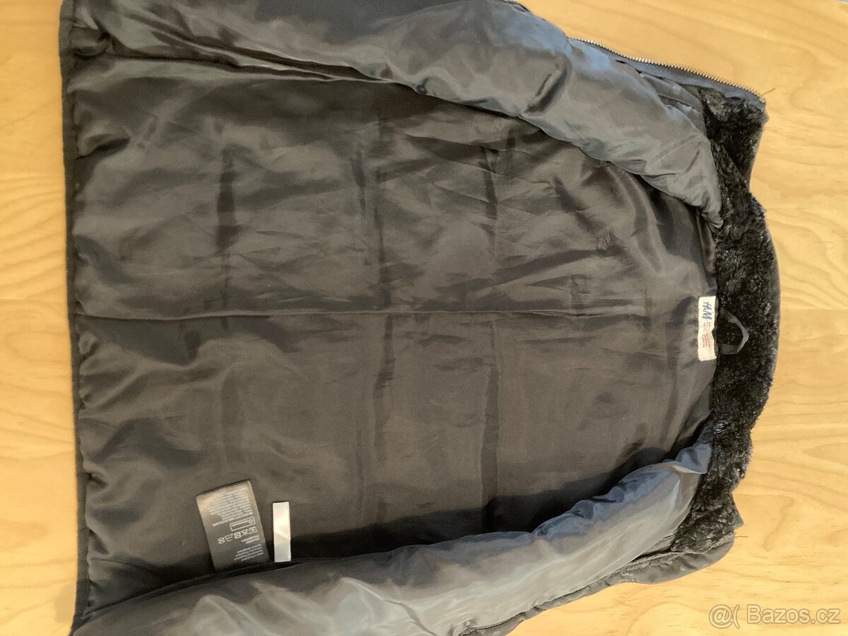 Dívčí černá vesta H&M vel. 122/128 - 2