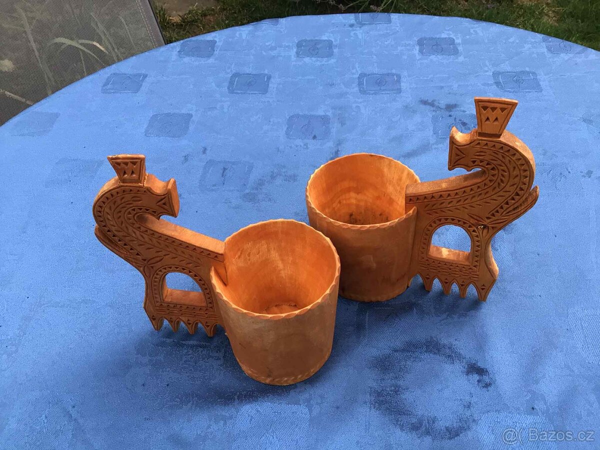 Vyřezávané dřevěné hrníčky - 2