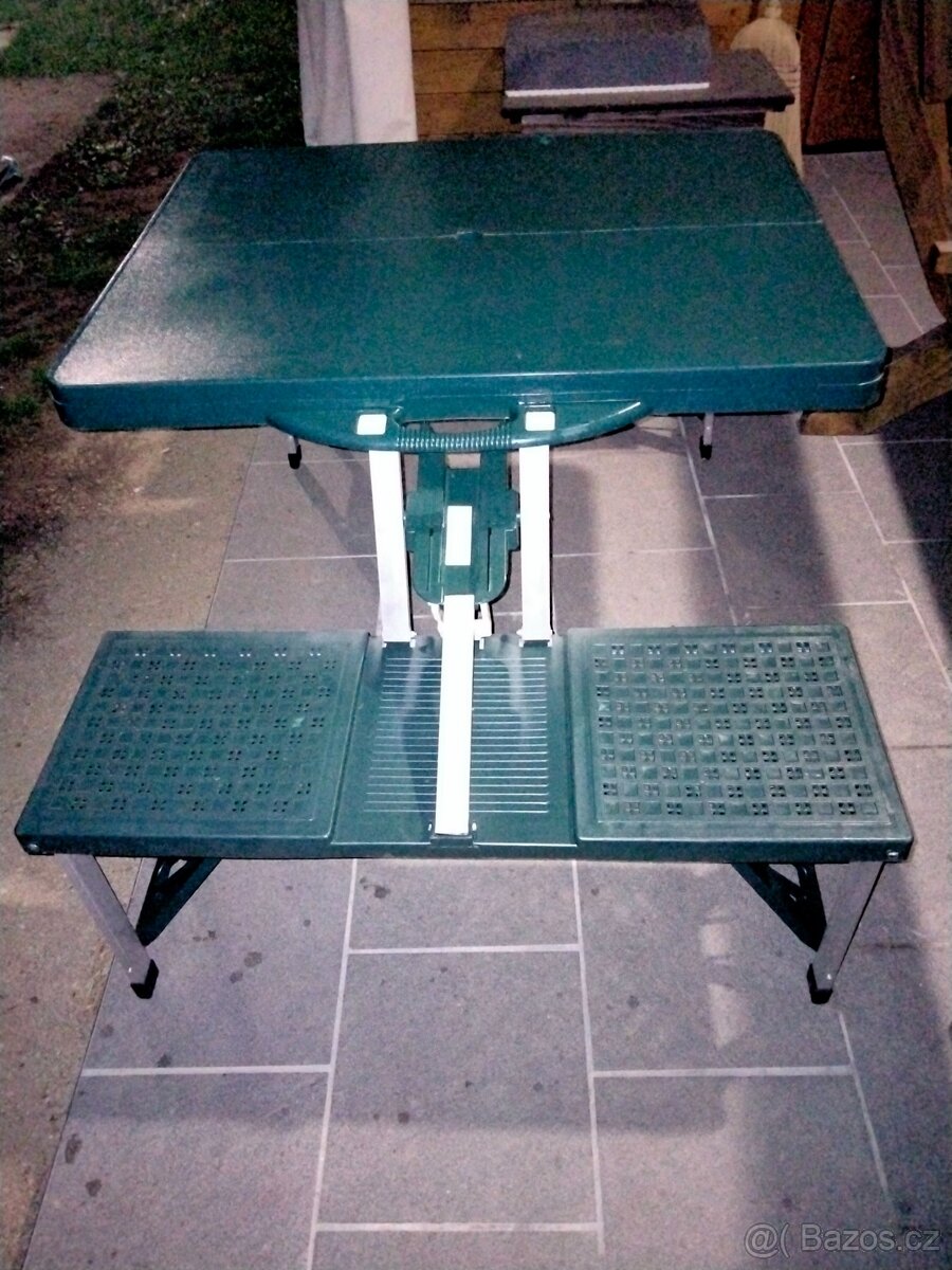 Prodám skládací kempinkový stůl - 2