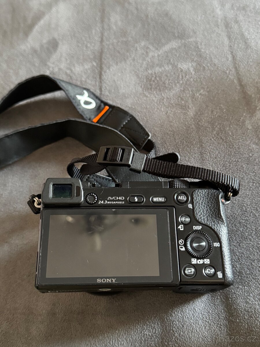 Sony A6000 - 4 objektivy a příslušenství - 2