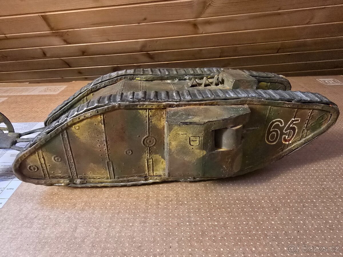 Krasna stará kovová hračka tank - 2