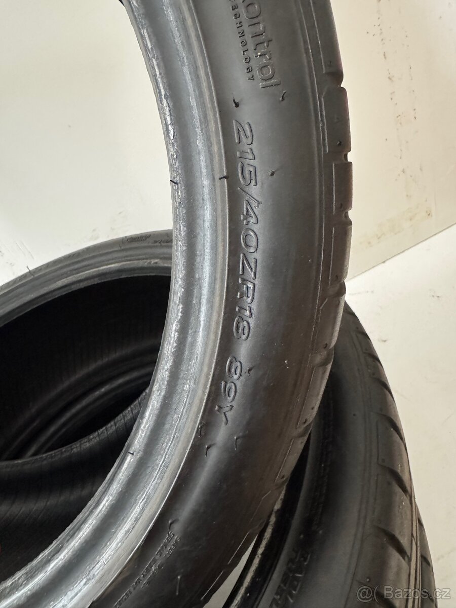Pneu 215/40 R18 - 2