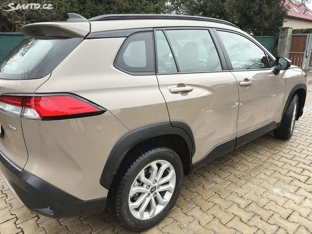 Nová Toyota Corolla Cross 1.8 Hybrid - 2