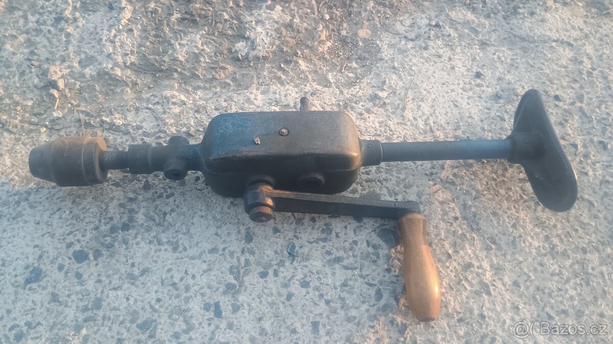 Stará ruční vrtačka - 2