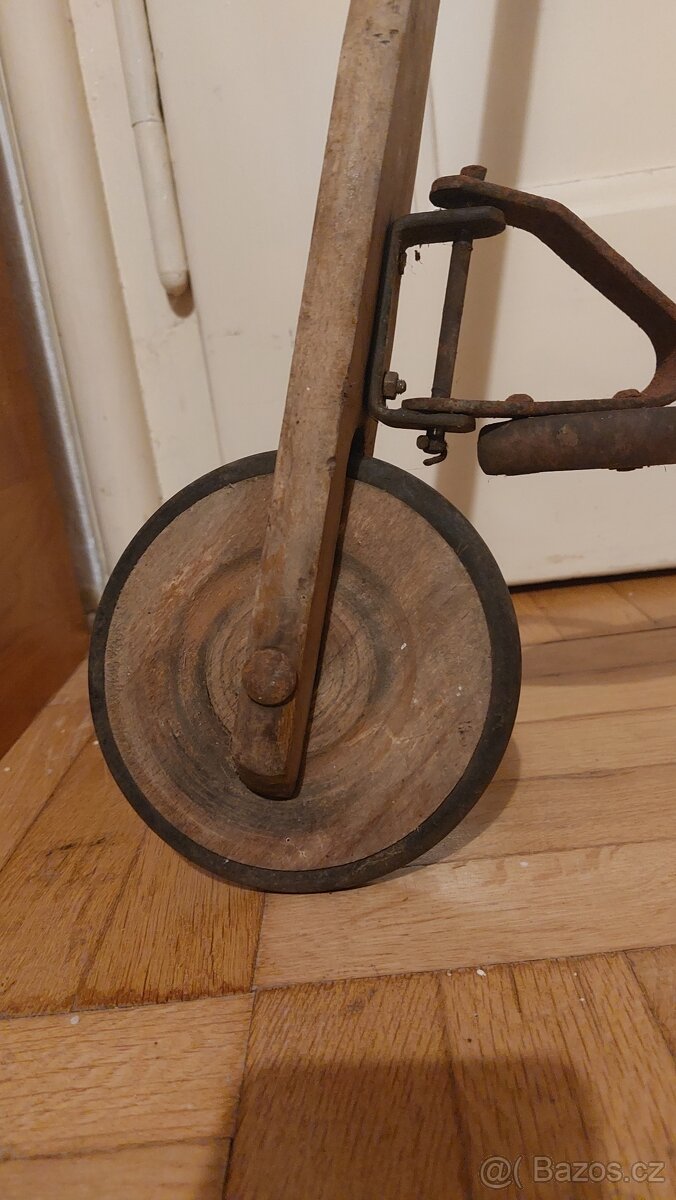 Stará koloběžka - 2