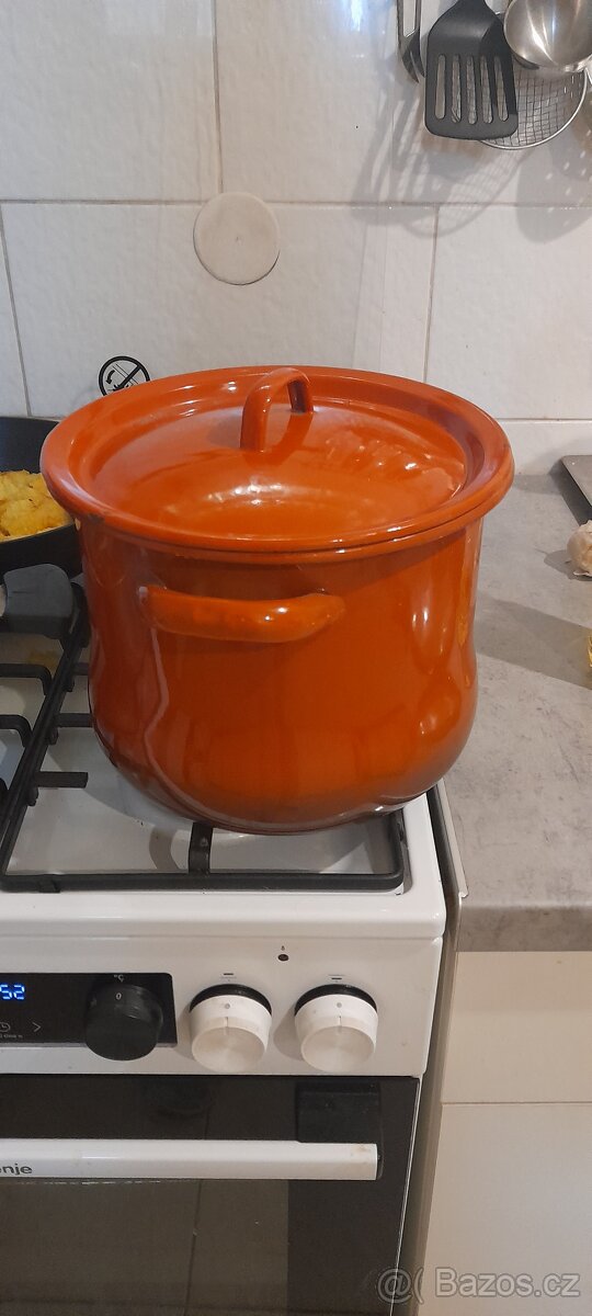 Kovový hrnec - 2