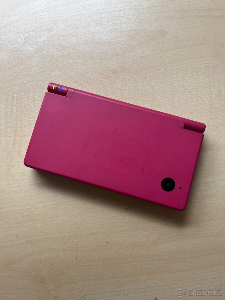 Nintendo DSi Pink s hackem - 2
