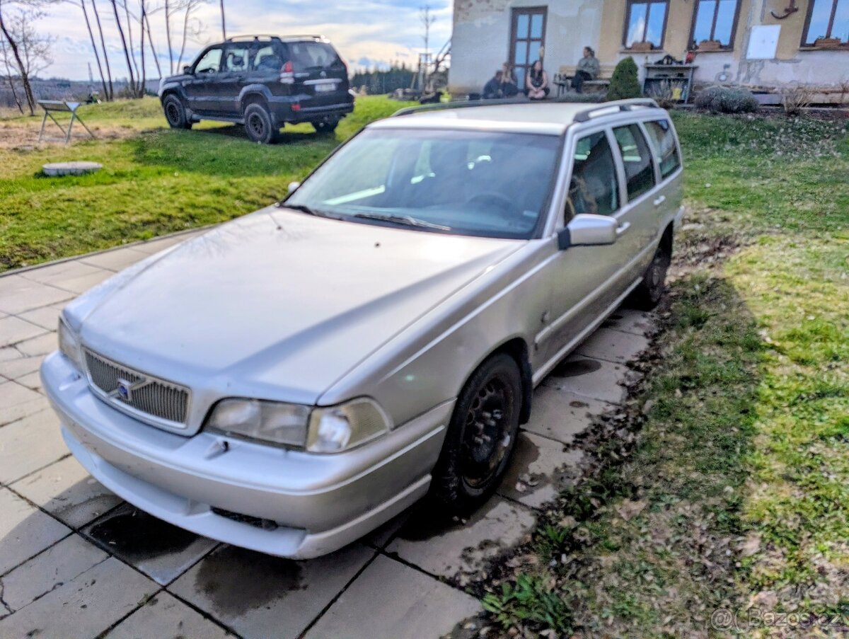 Volvo V70R - 2