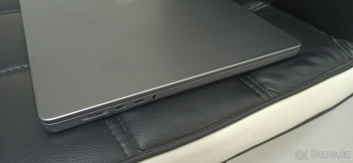 Prodám MacBook Pro 16" 2021 M1 Pro - 2