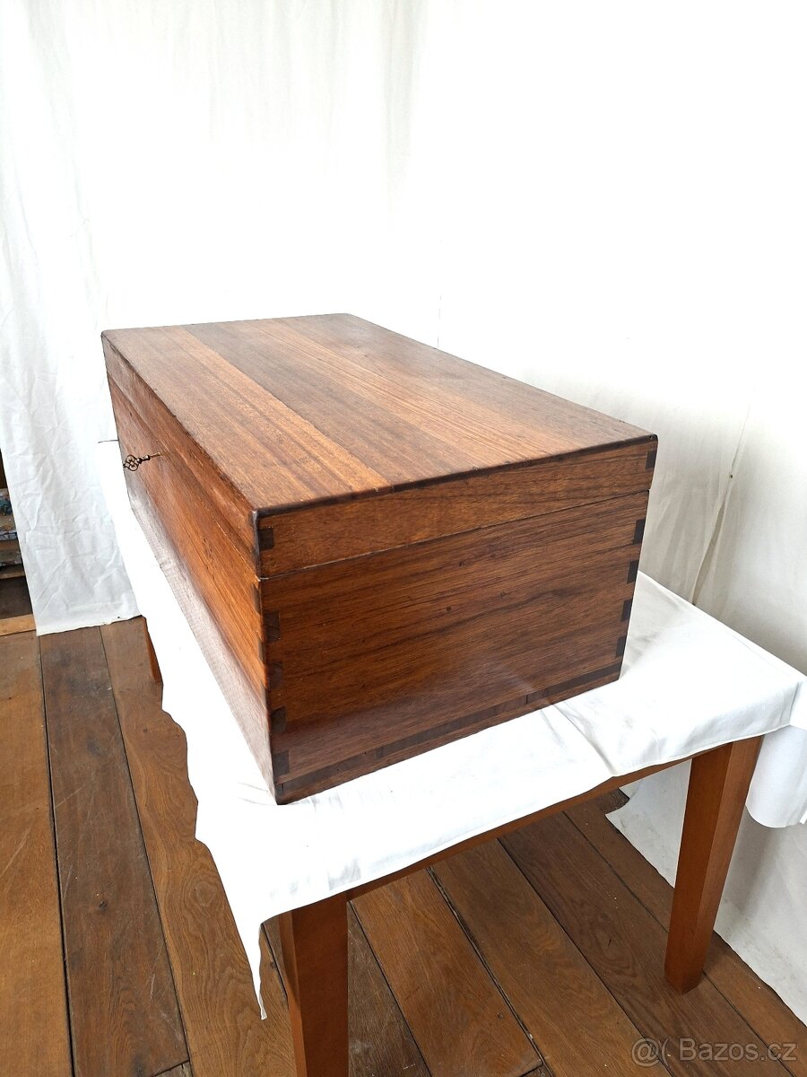 Dřevěná truhla - 2