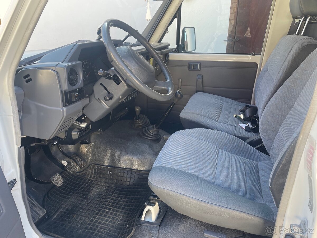 TOYOTA LAND CRUISER HZJ 78