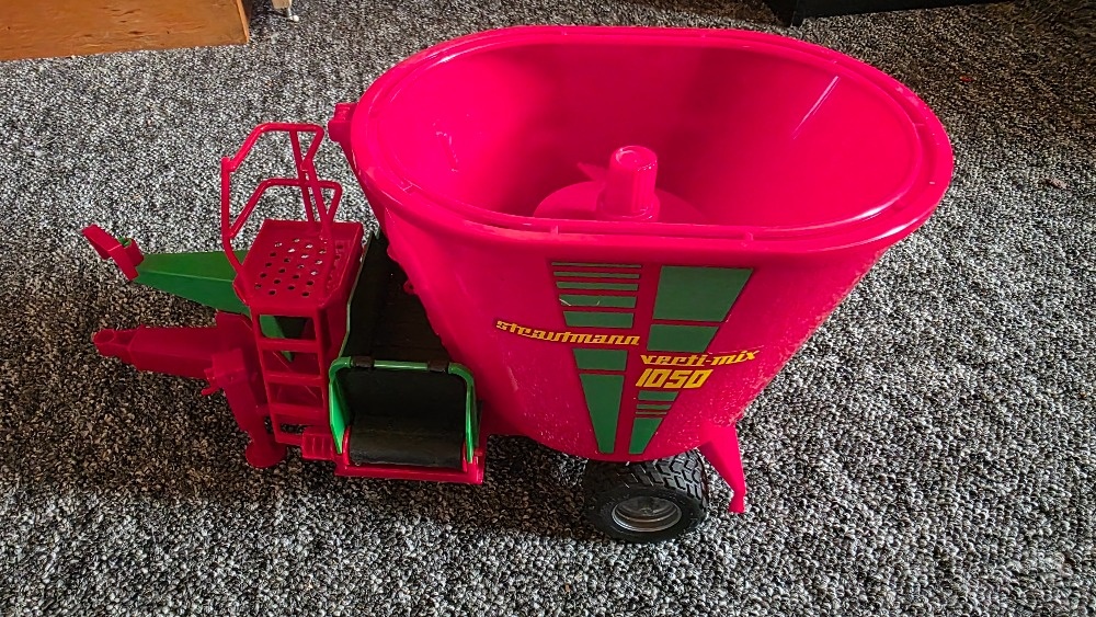 Bruder krmný vůz - 2