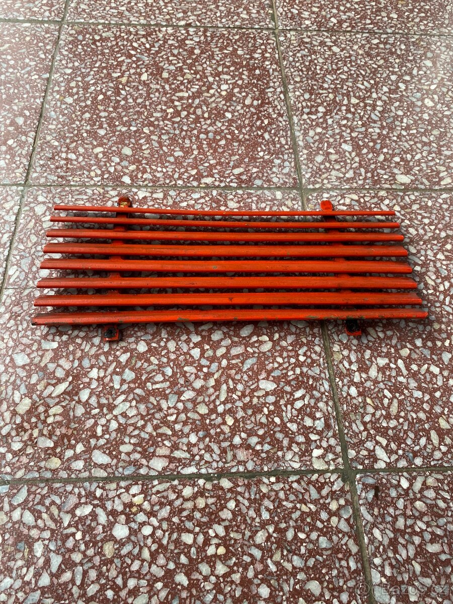 Mřížka Škoda 100 - 2