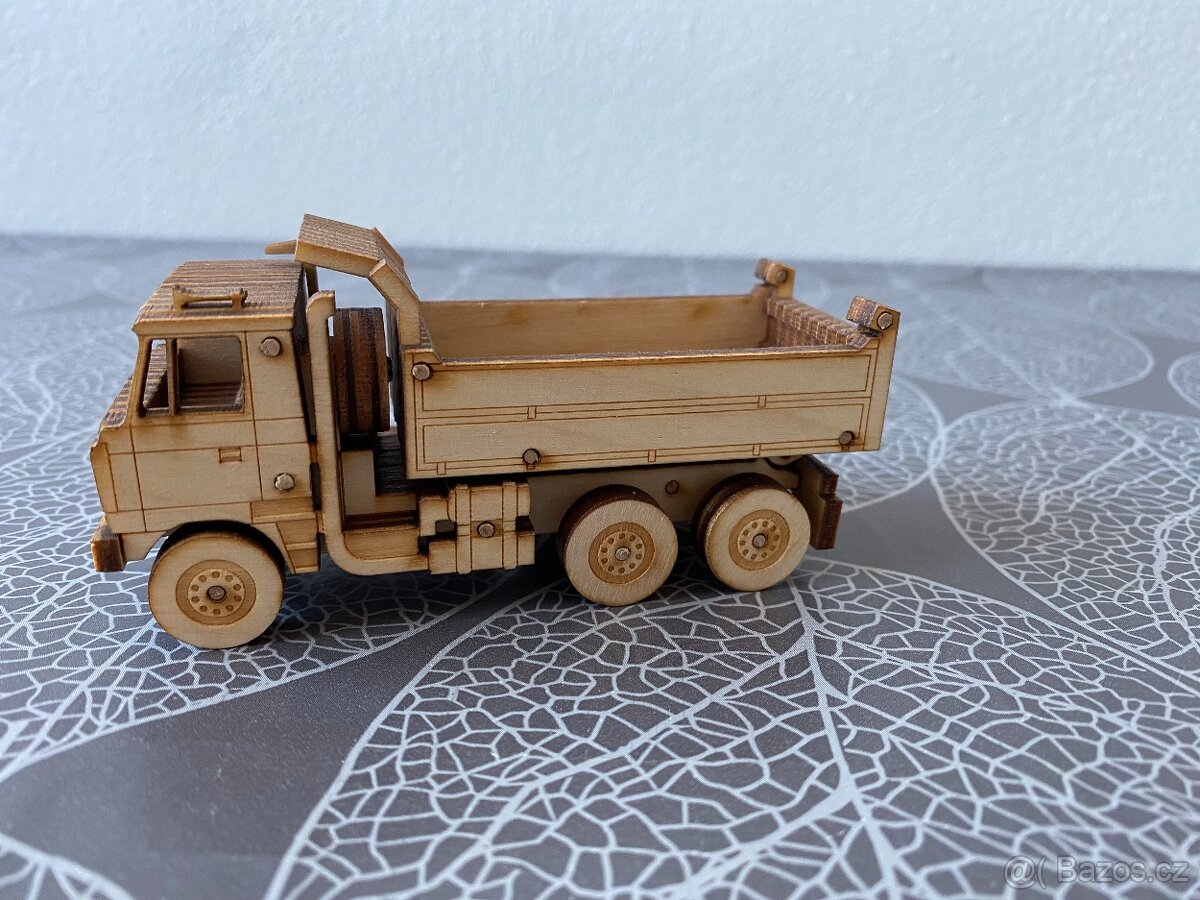 Nový dřevěný model Tatra 815 - 2