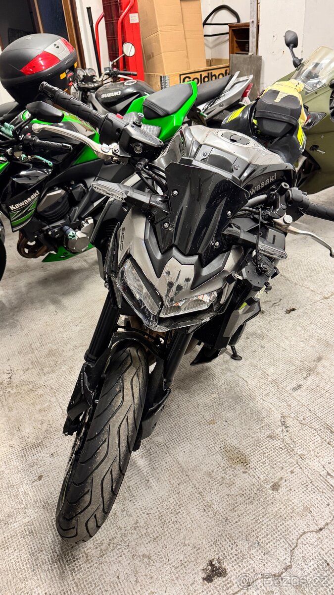 Kawasaki Z900 - po nehodě, vhodná na díly nebo renovaci - 2