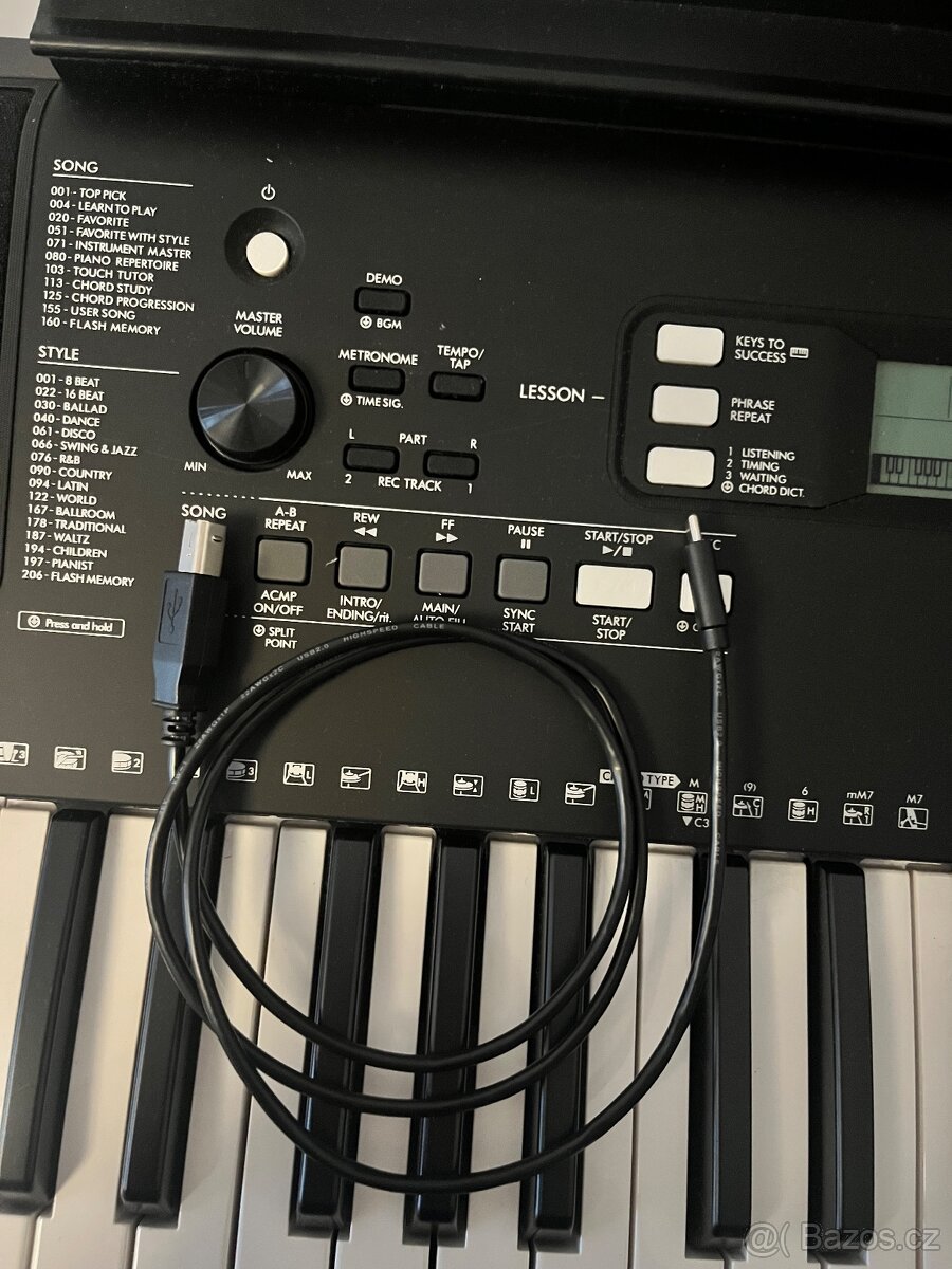 Yamaha PSR-E373 - 2