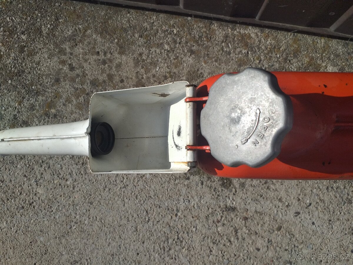 Plechový kanystr - 2