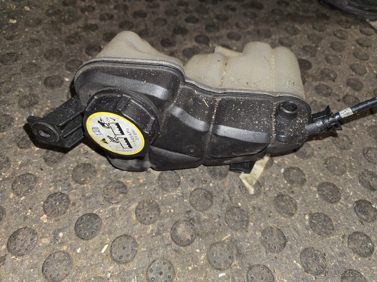 Ford Mondeo MK4 expanzní nádoba - 2