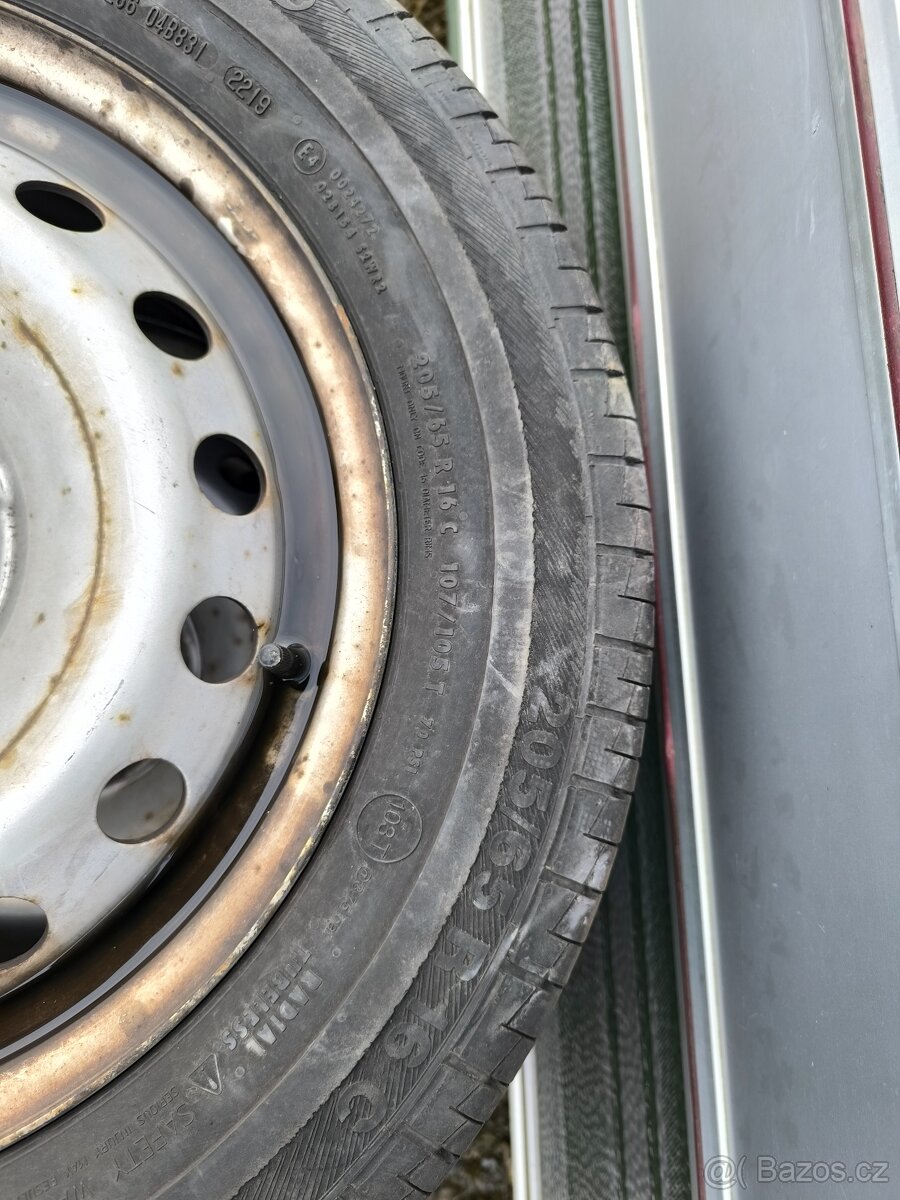 Pneu Vivaro, Traffic - 2