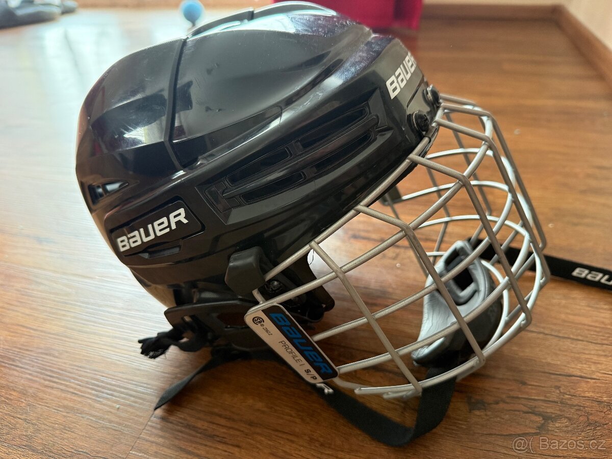 Hokejová helma - 2