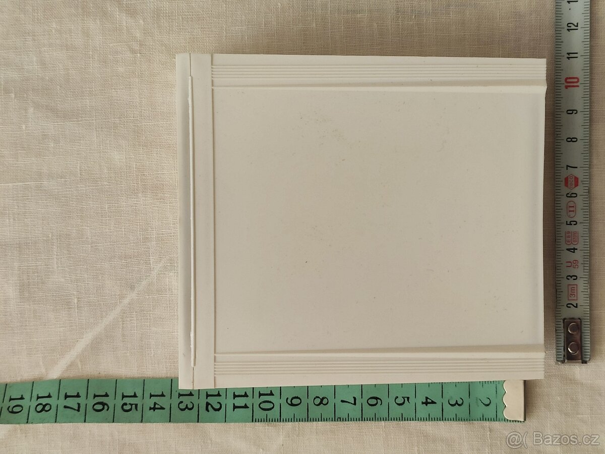 Plastová krabička na cokoliv 5,- - 2