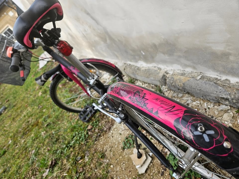 Kolo Btwin dívčí černo-růžové - 2