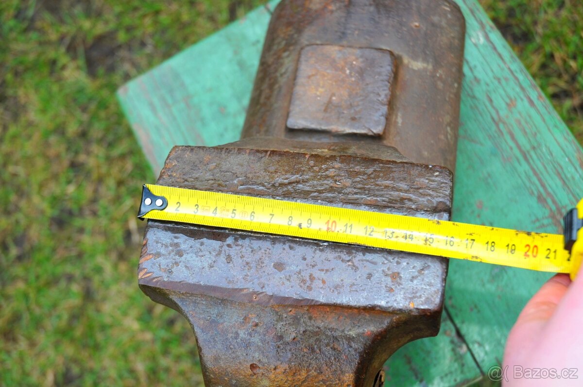 Masivní kovářský svěrák 160 - 2