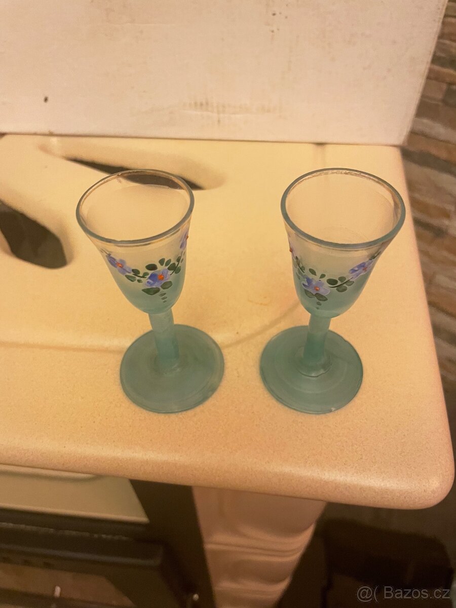 Sklenička na stopce - 2