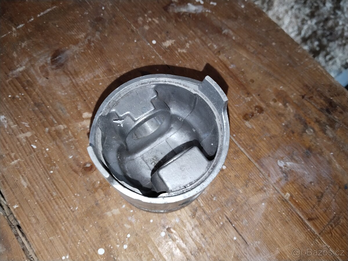 Nový píst, pr. 82.55 - 2