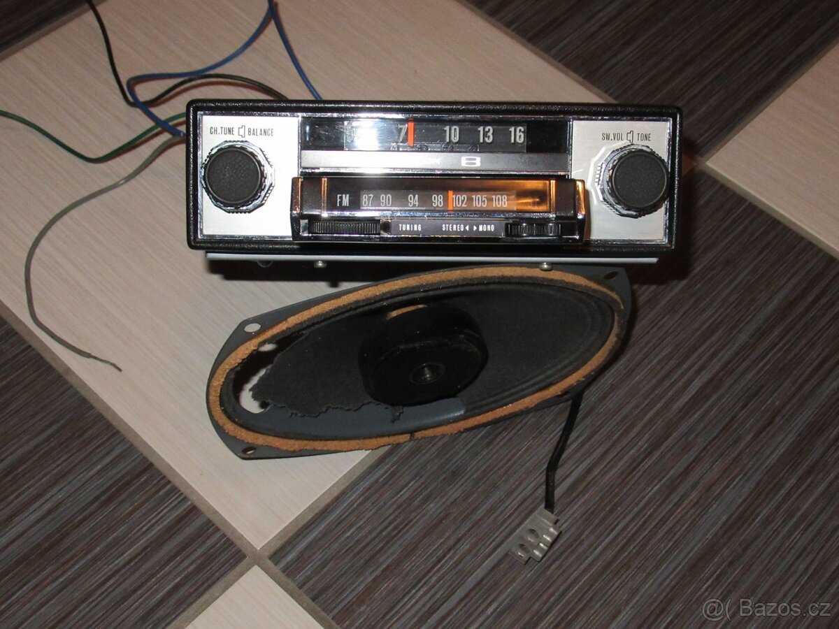 Staré neobvyklé autorádio CLARION 8 - 2