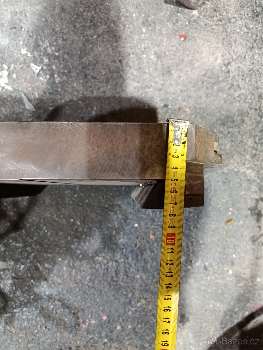 Železný stůl s T drážkami - 2