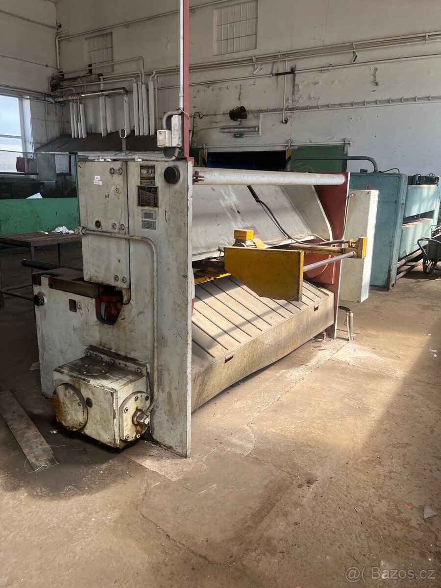 242. Strojní tabulové nůžky NTE 2000/6,3E - 2