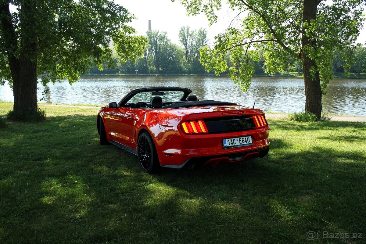 Ford Mustang convertible - 2