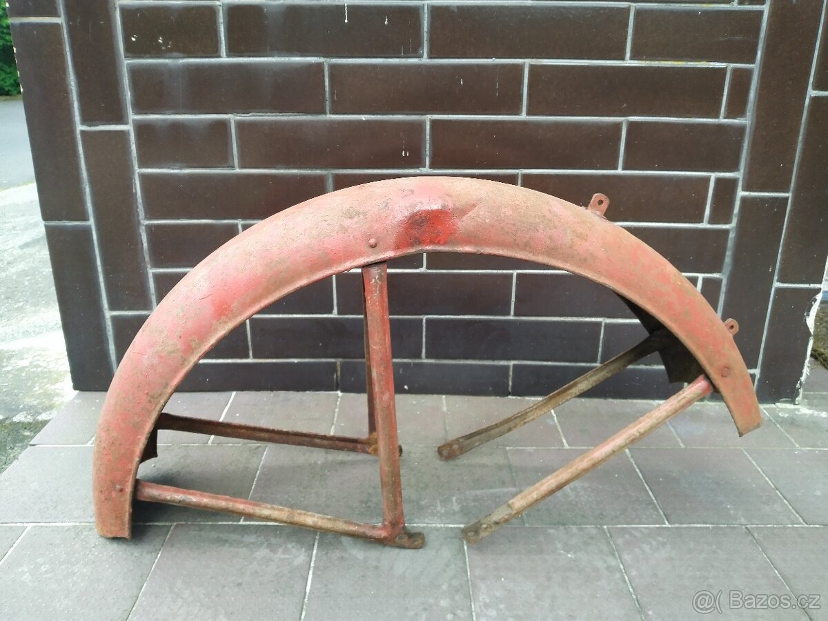 Přední blatník Jawa pérák - 2