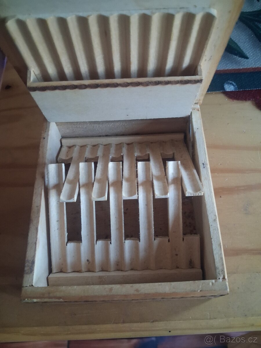 Dřevěná krabička na cigarety - 2