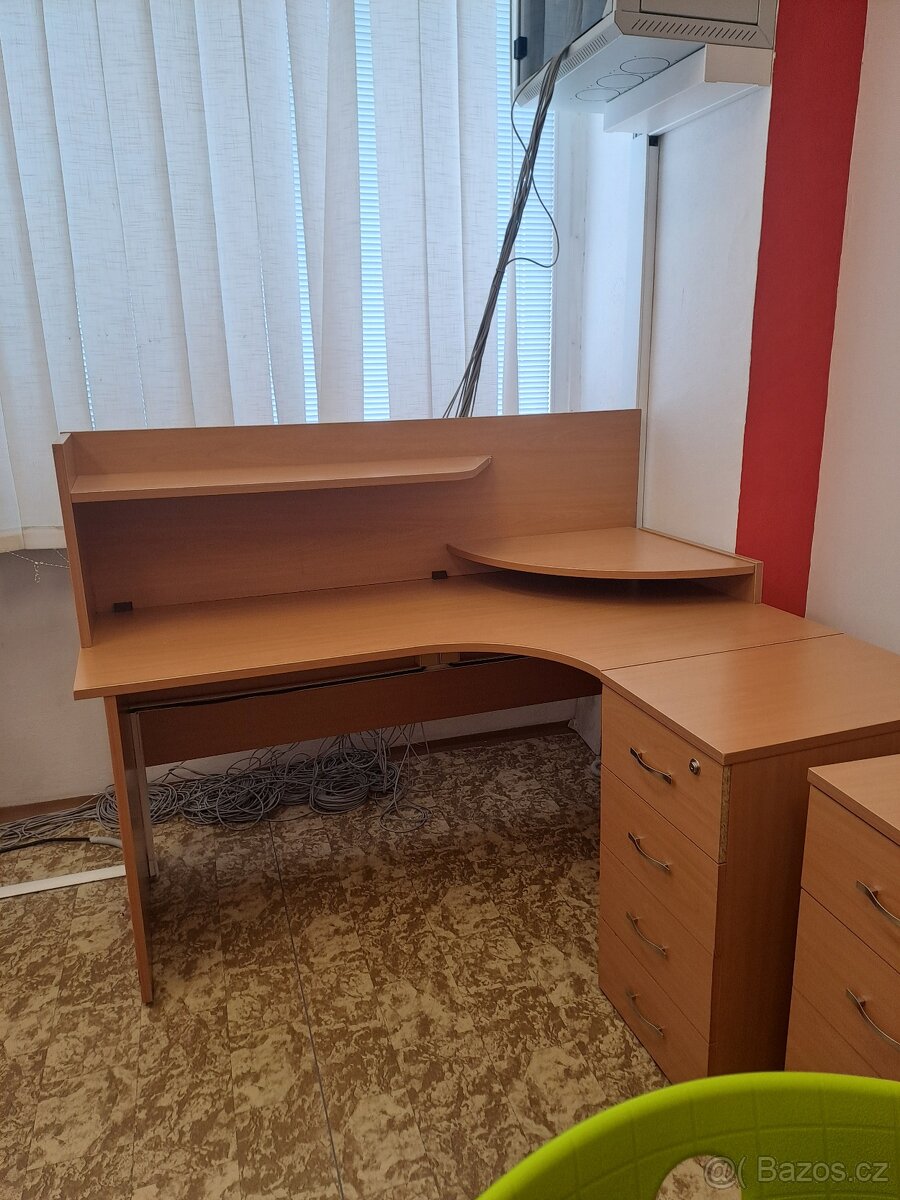 Stoly z počítačové učebny - 2