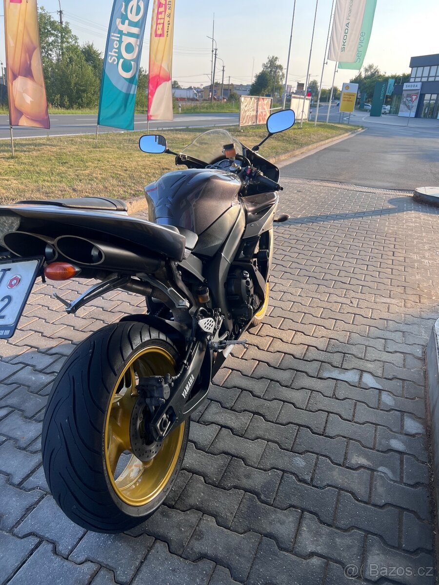 Yamaha r1 - 2