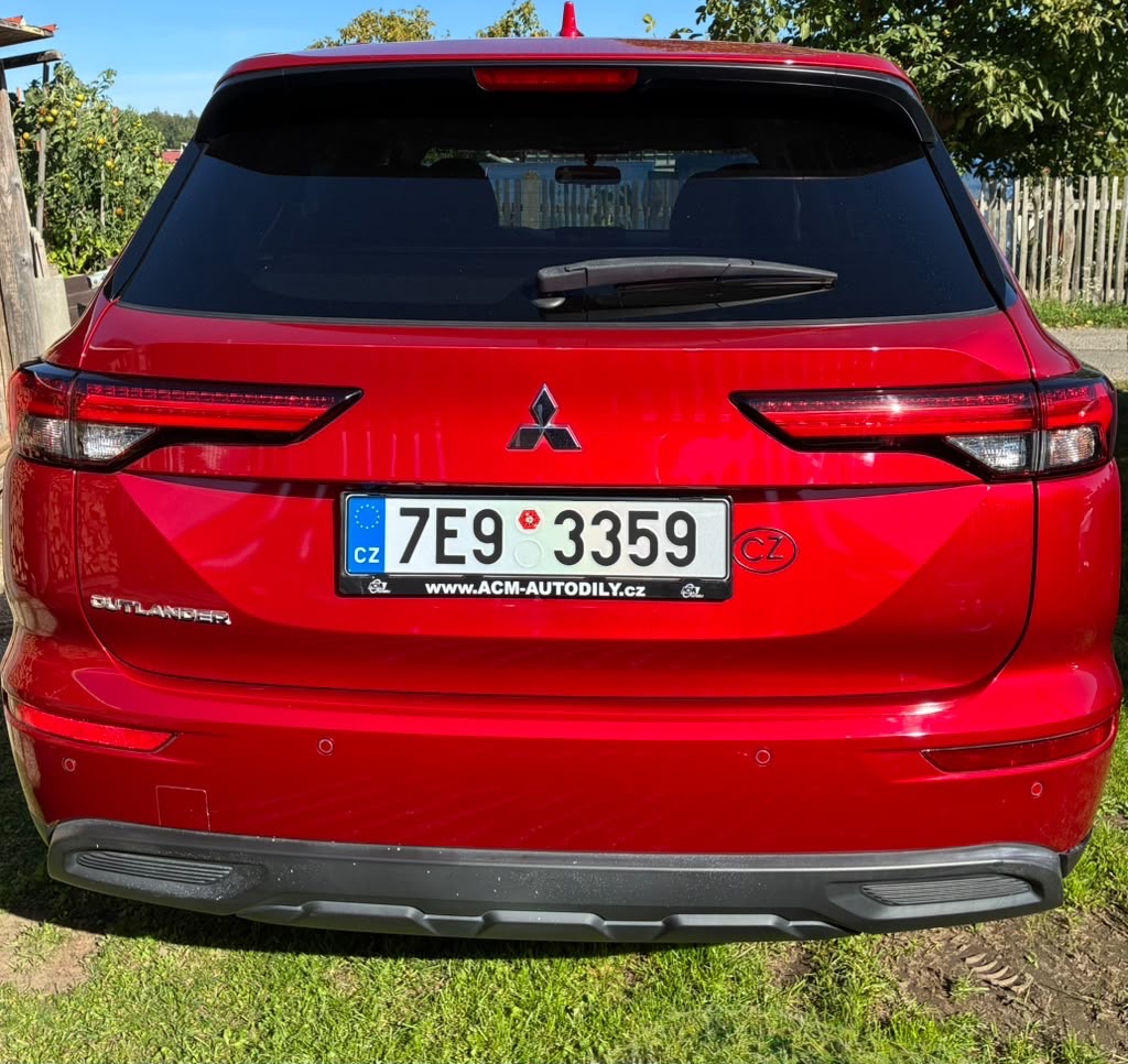 Mitsubishi outlander es 2,5 2WD - 2