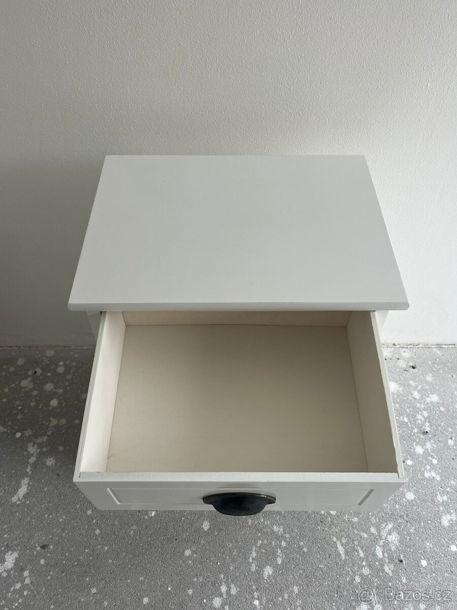 Malý retro stoleček - ratan košíky - 2