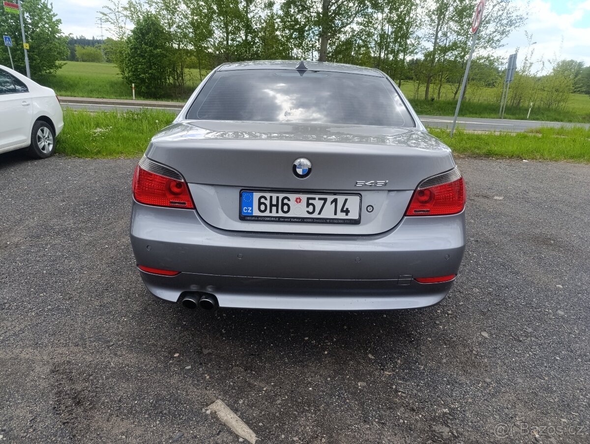 BMW E60 545i - 2