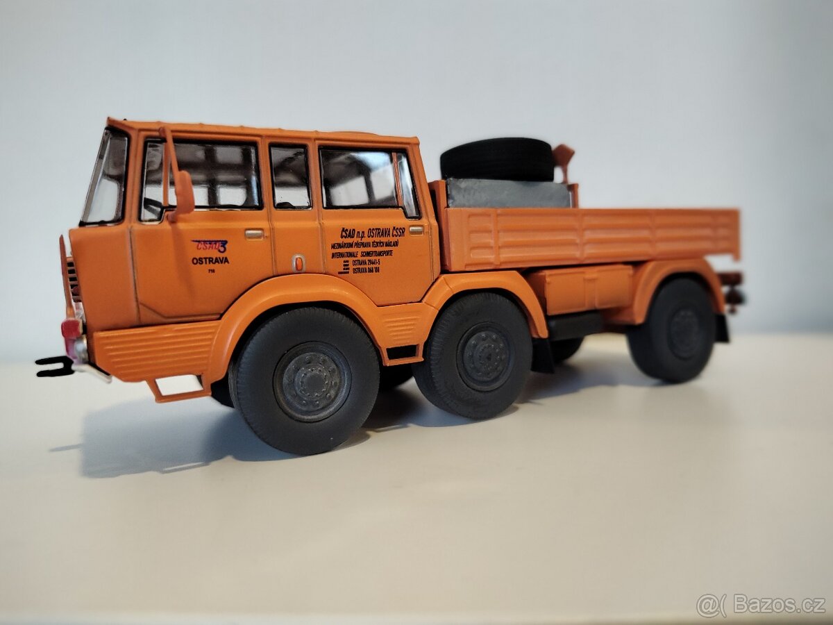 Tatra 813 včetně obtisků a laků 1:43 - 2