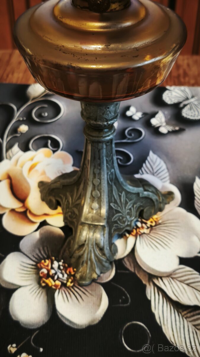 Stará petrolejová lampa. - 2