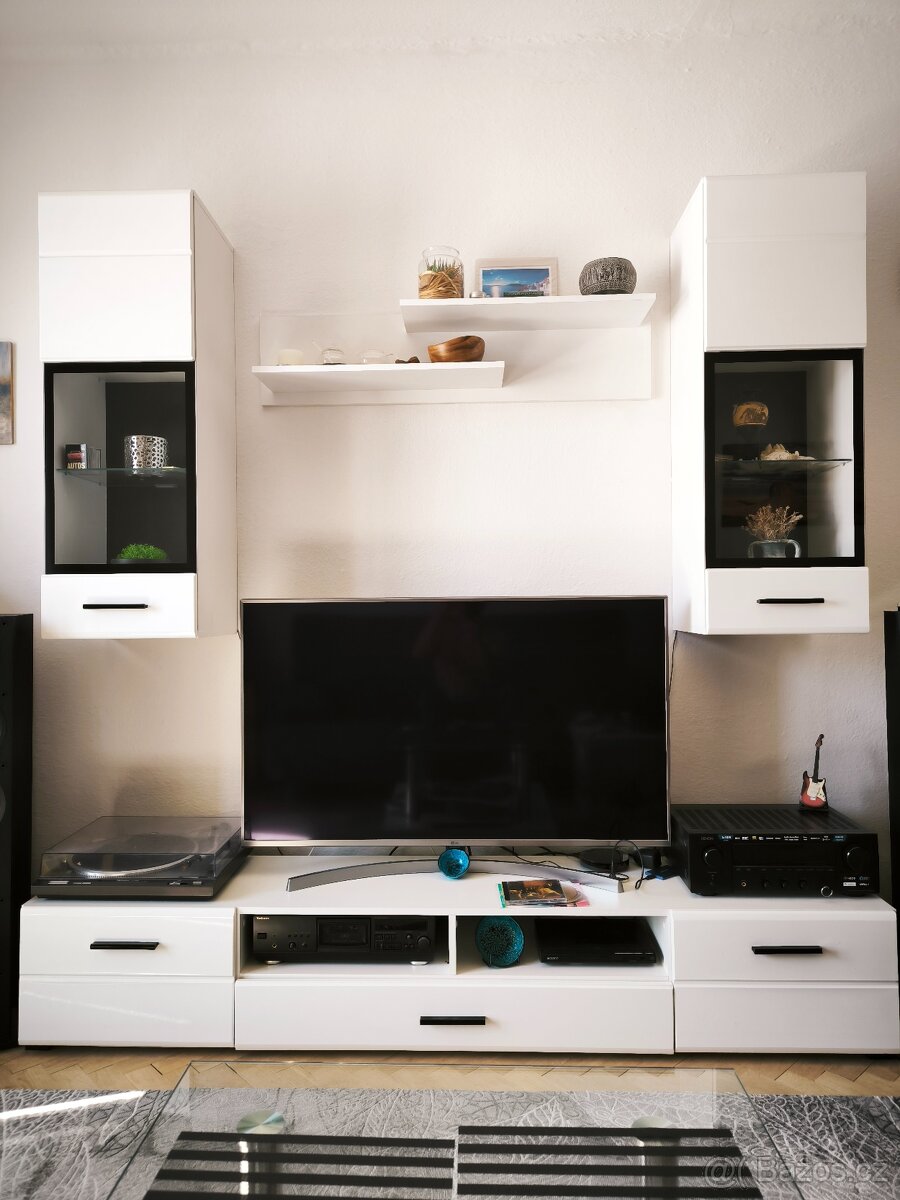 obývací stěna s konf.stolkem - 2