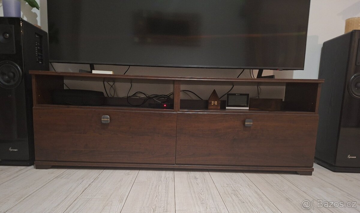 Skříňka pod TV - 2