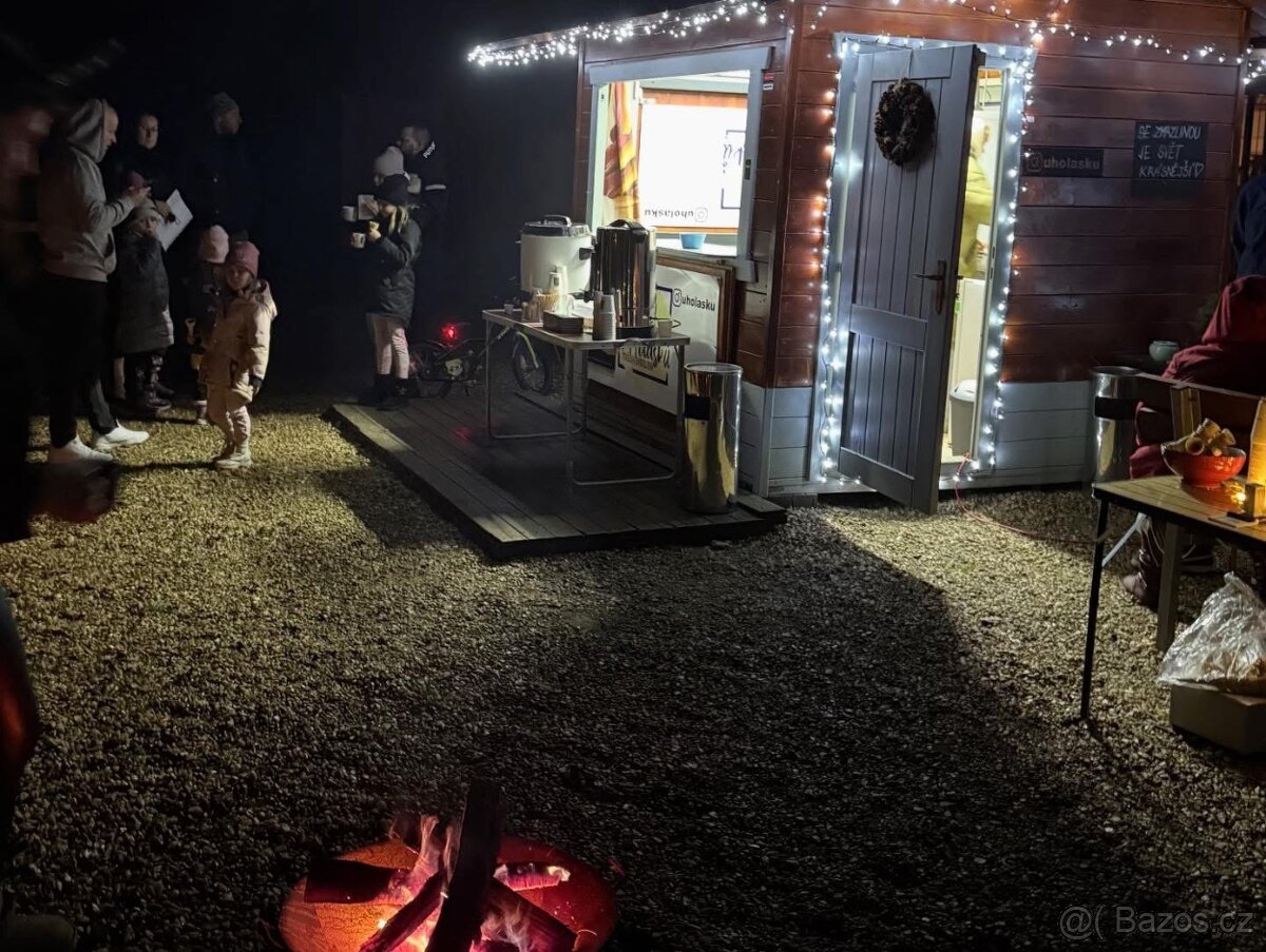 Dřevěný prodejní stánek - 2