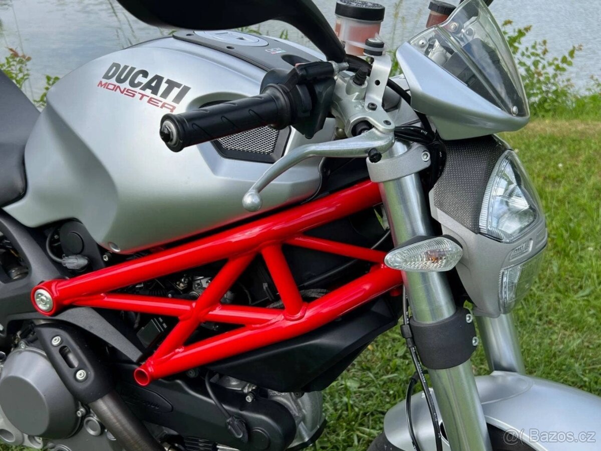 Ducati Monster 1100 - 2