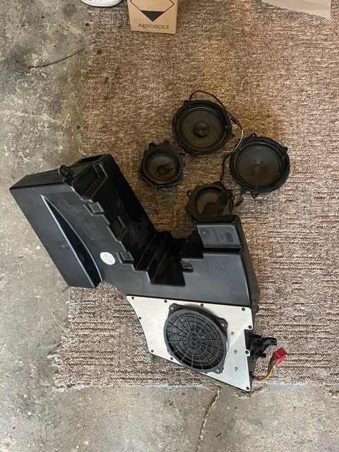 Audi A4 B5 BOSSE repro, subwoofer + tapce - 2