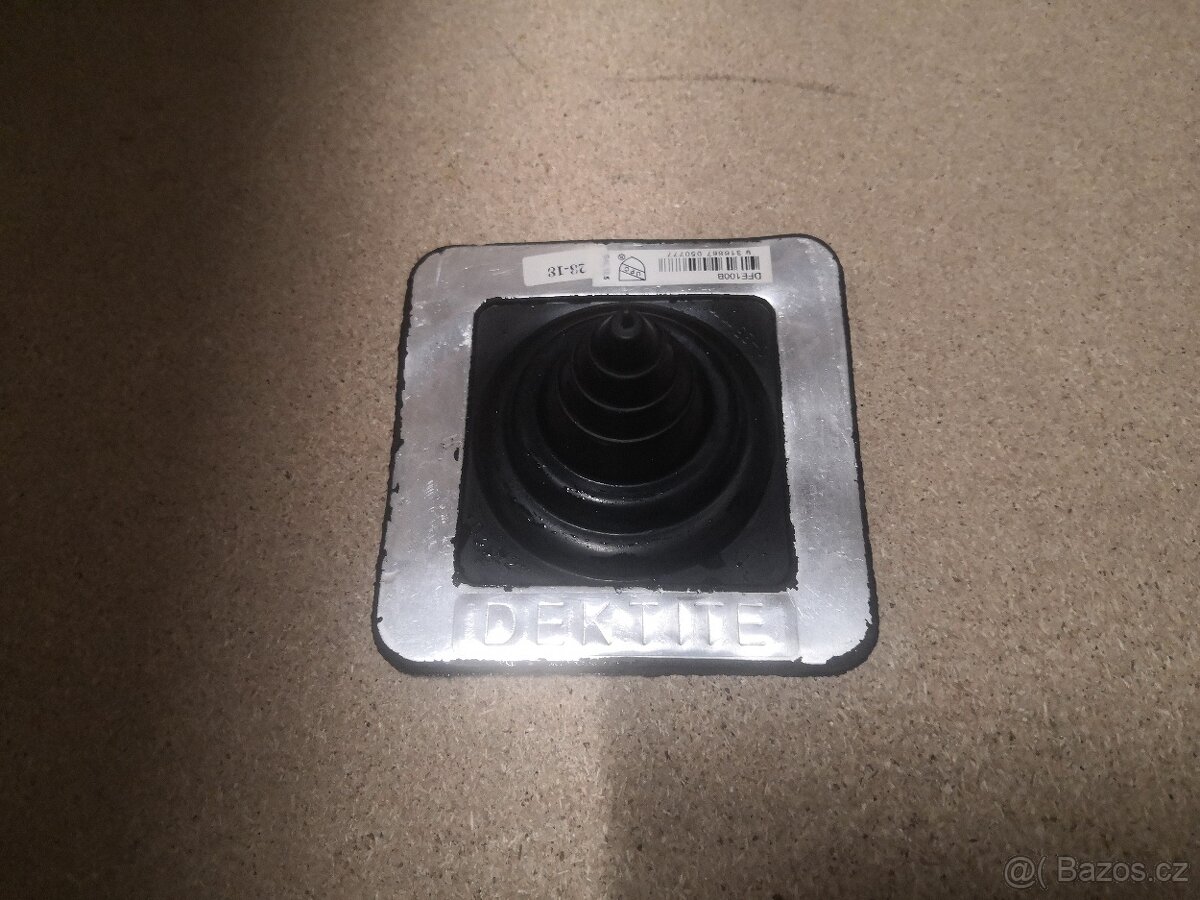 prostup pro plechovou krytinu DEKTITE - 2