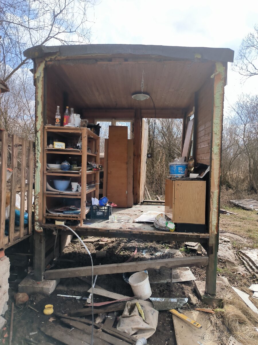 Kazatelna, posed, bouda, přístřešek - 2